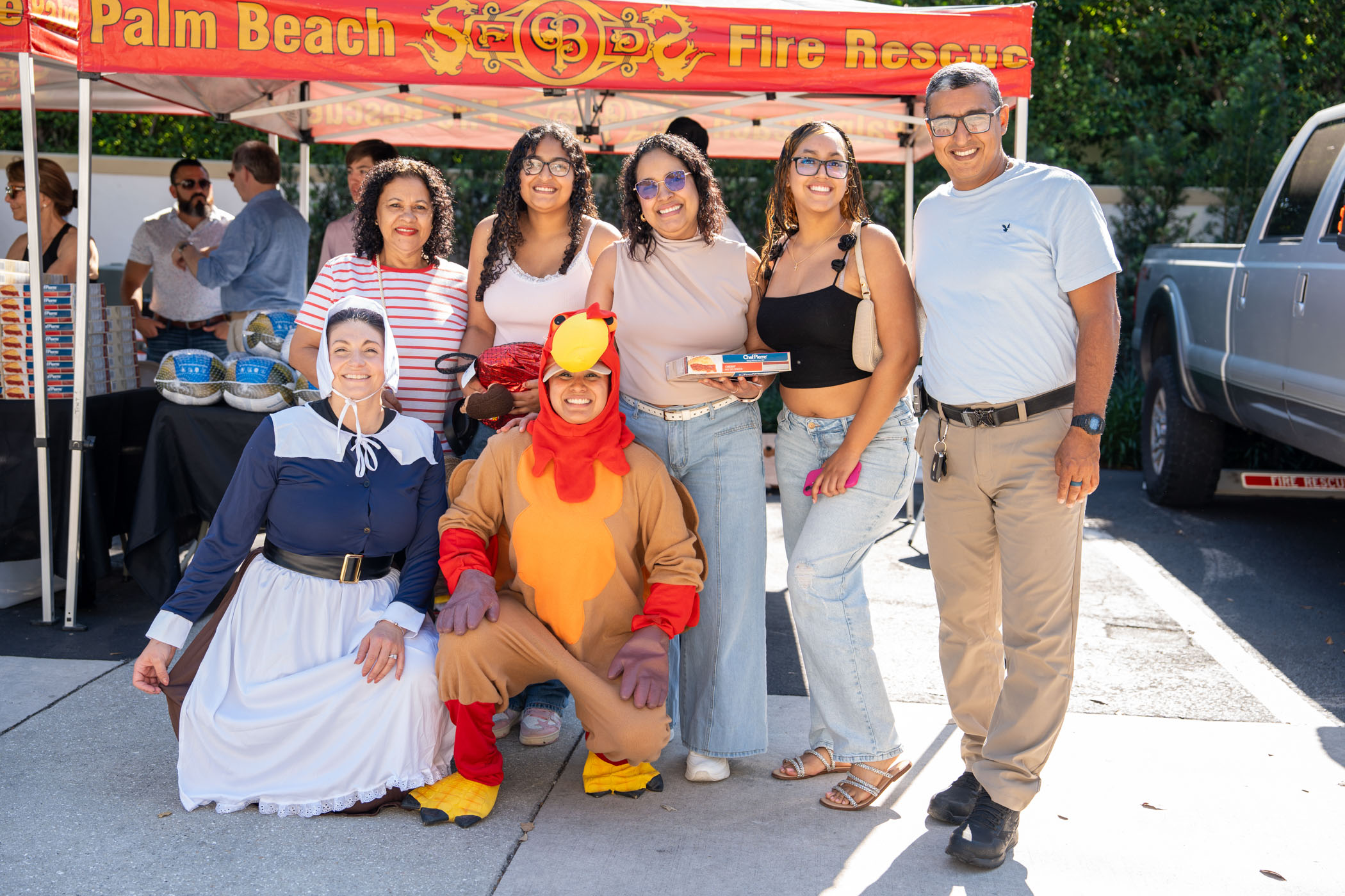 Juana, Gabriella, Jennifer, Mariana, Oscar, pilgrim Amanda O’Connell, and Tom the turkey Olse Olivares