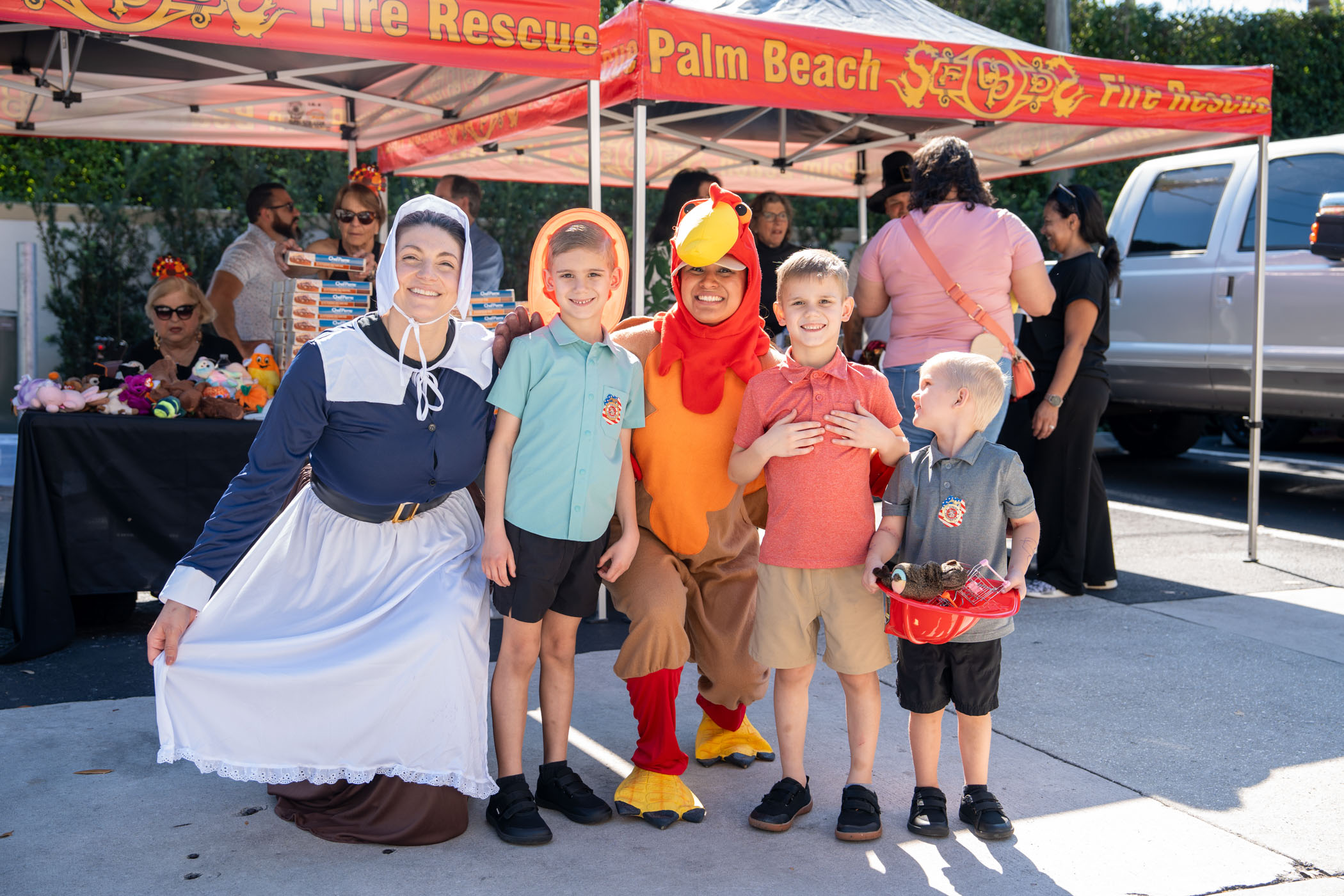 Pilgrim Amanda O’Connell, Noah, Tom the turkey Ilse Olivares, Matthew, and Luca