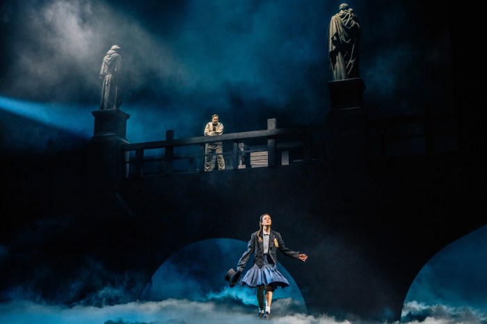 Vivid set pieces and stage-filling projections designed by Jenny Melville and Mark Grimmer of 59 Studio aer part of the magic of this sweeping production at The Met