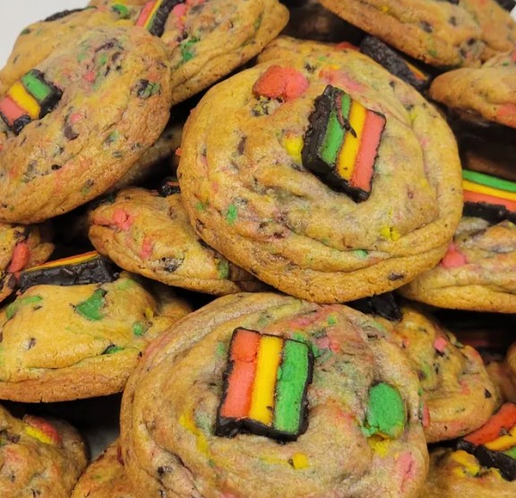 What's better than mixing rainbow cakes with cookies?
