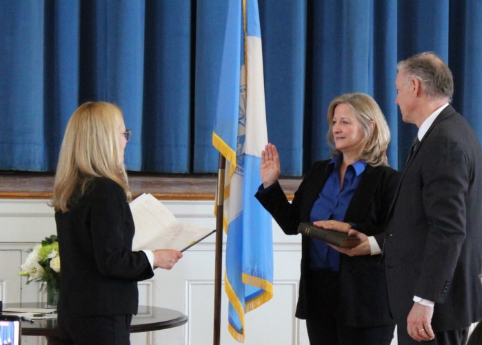 Southampton Town Supervisor Maria Z. Moore takes the oath of office, administer by Town Clerk Sundy Schermeyer.