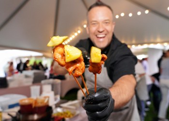 Guests sip and savor during Dan’s Taste Rosé Soirée, an evening celebrating fine wine, food, and summer vibes.