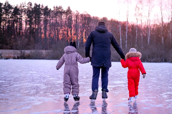 Only a few more weeks before spring activities start ramping up - take your little ones skating while you still can!