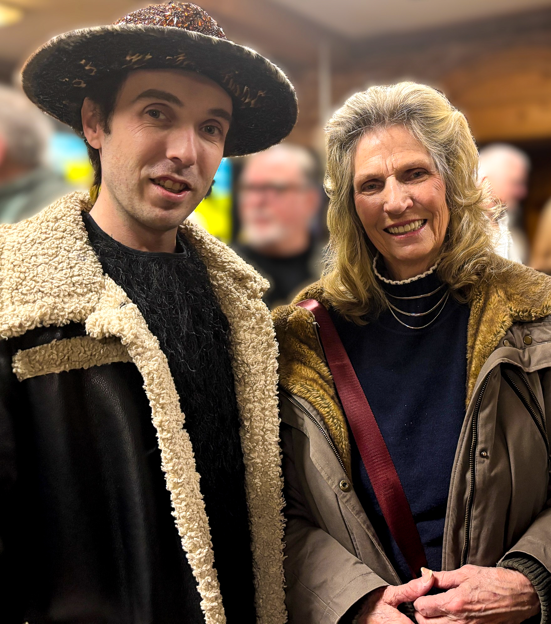 Keegan Davenport, Lois Walther