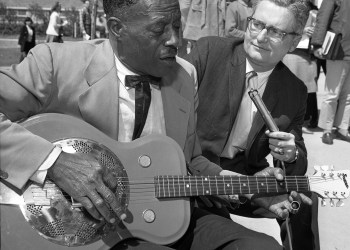 Son_House_playing_as_D._K._Wilgus_records_music