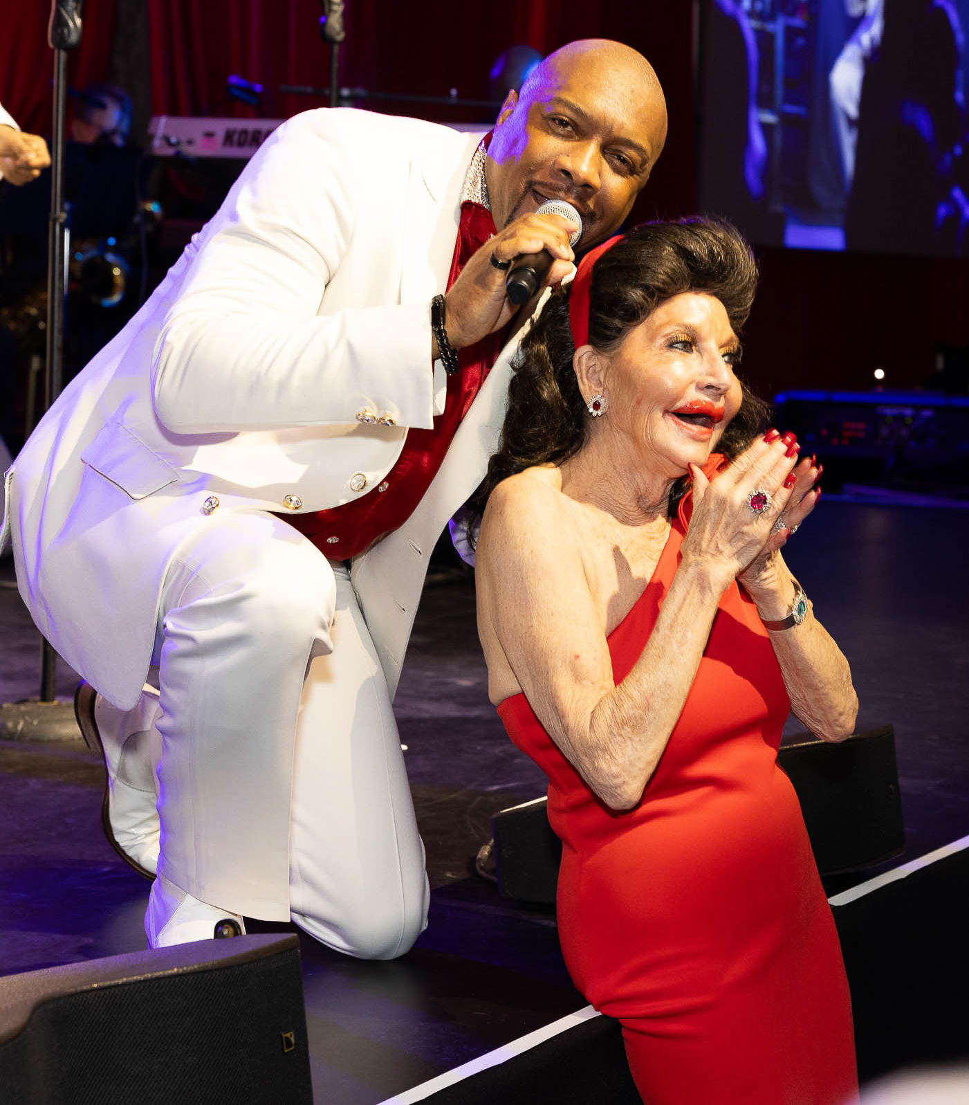 Christine Lynn with Temptation singer