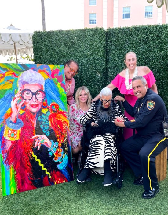 TATY Tatyana Horoshko and her painting with Iris Apfel and friends
