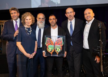 Eli Sharabi receiving The Spirit Of Hope Award with (left) CEO of UJA Eric Goldstein, Linda Mirels, Kalman Samuels, Executive Vice President Mark Medin, UJA CEO & Deputy Director Itamar Shevach