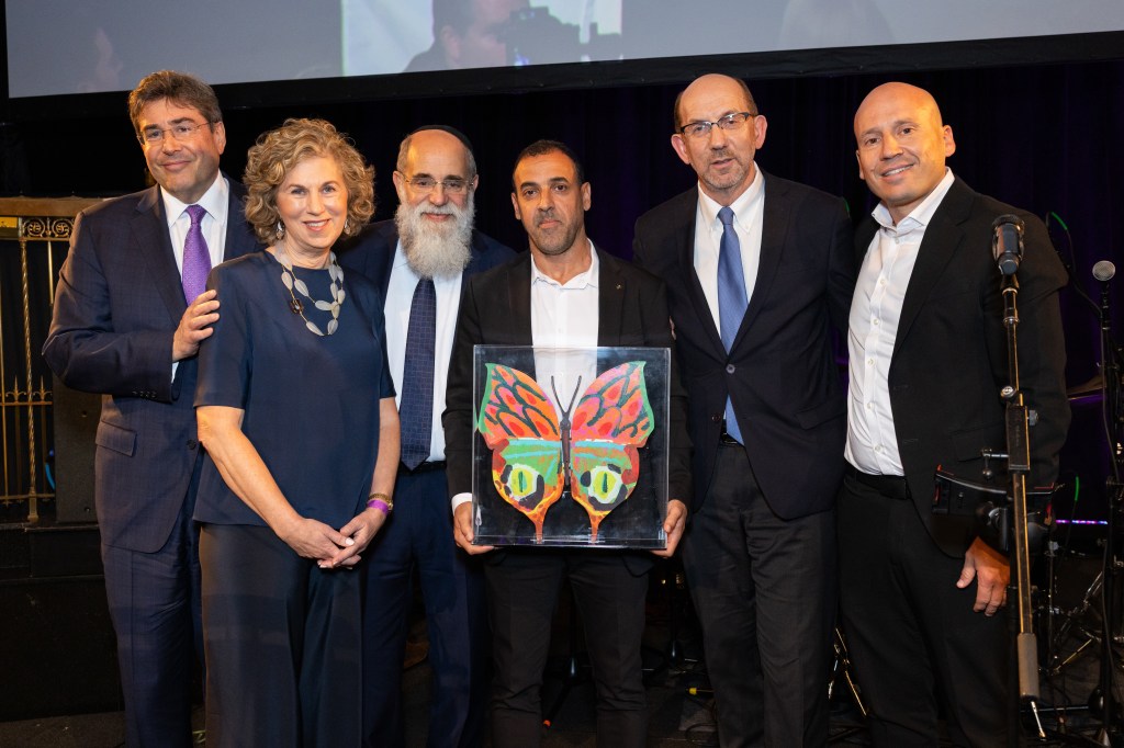 Eli Sharabi receiving The Spirit Of Hope Award with (left) CEO of UJA Eric Goldstein, Linda Mirels, Kalman Samuels, Executive Vice President Mark Medin, UJA CEO & Deputy Director Itamar Shevach