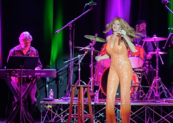 Elisa Furr sings iconic hits by Celine Dion