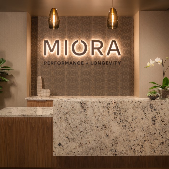 Life Time MIORA desk reception. 