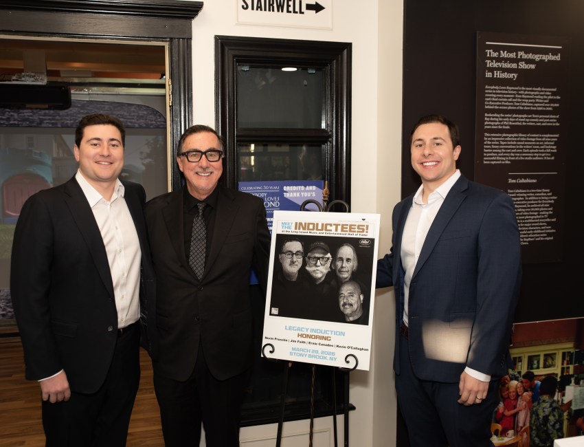 L.-R. :Jonathan Canadeo, Ernie Canadeo, Chris Canadeo (Rob Cuni)