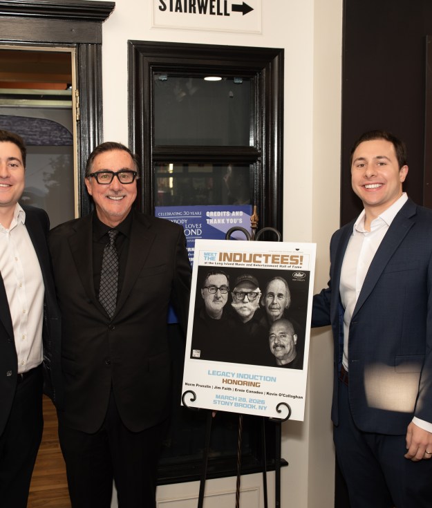 L.-R. :Jonathan Canadeo, Ernie Canadeo, Chris Canadeo (Rob Cuni)