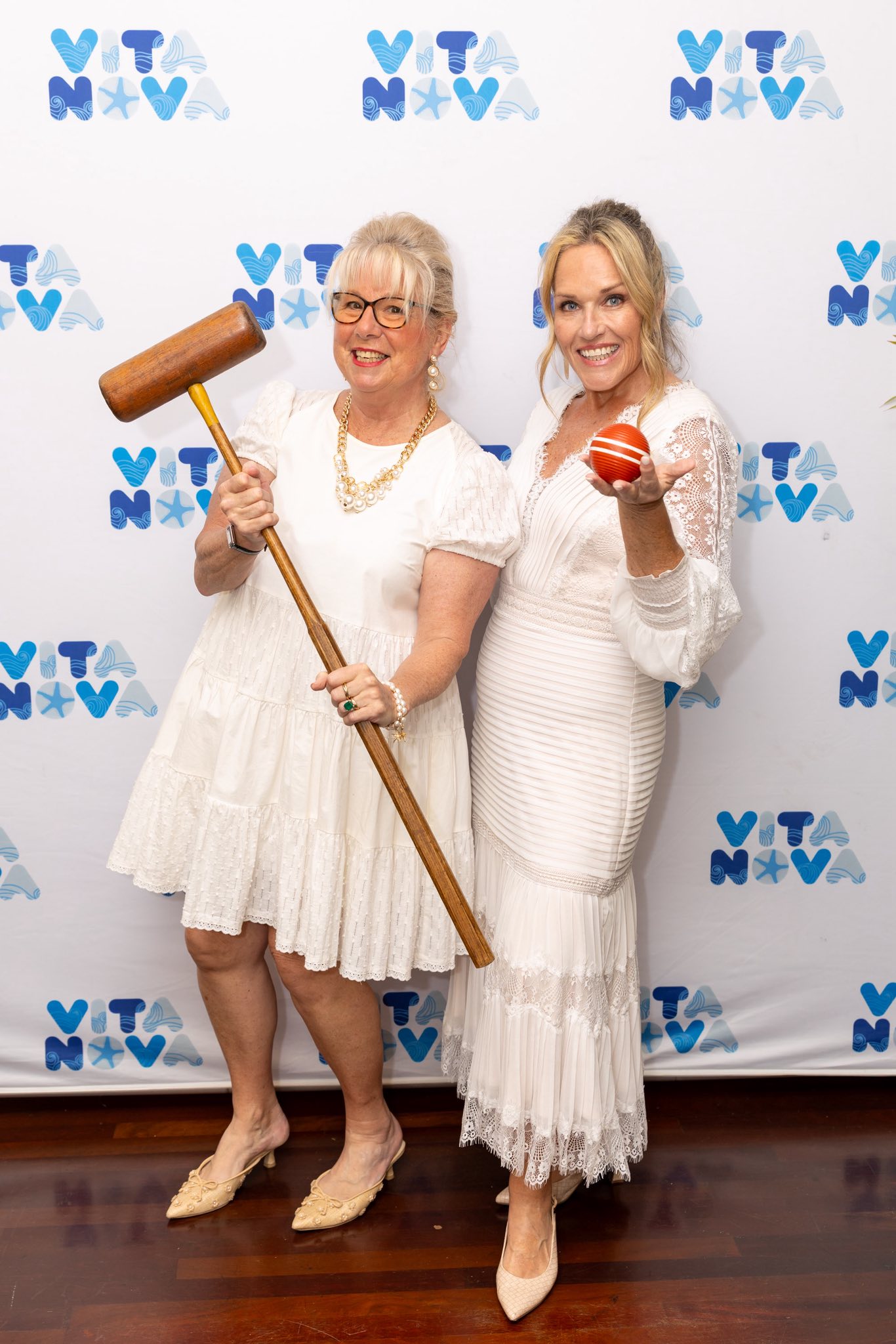 Susan Kaplan, Kelly Henry