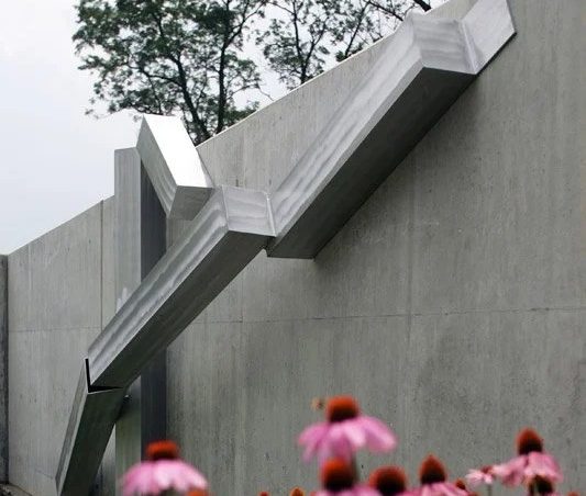 "Wall Street 1997" by Jane Manus blends in with its natural surroundings.