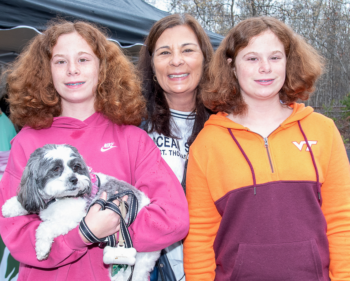 Kaitlin, Suzanne and Jordan Kelsey with Bella