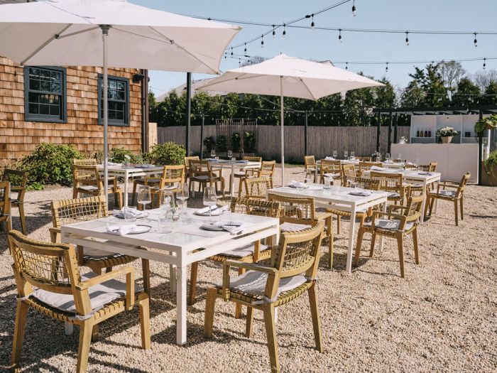 Outdoor dining at Nourish