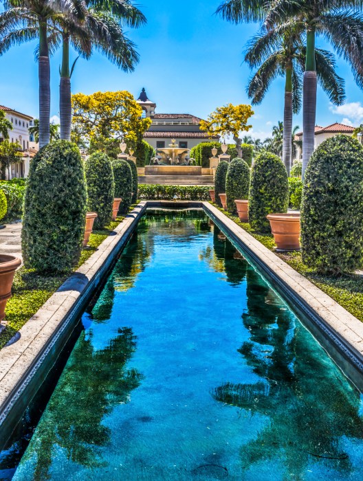 Memorial Horse Fountain Town Hall Palm Beach Florida